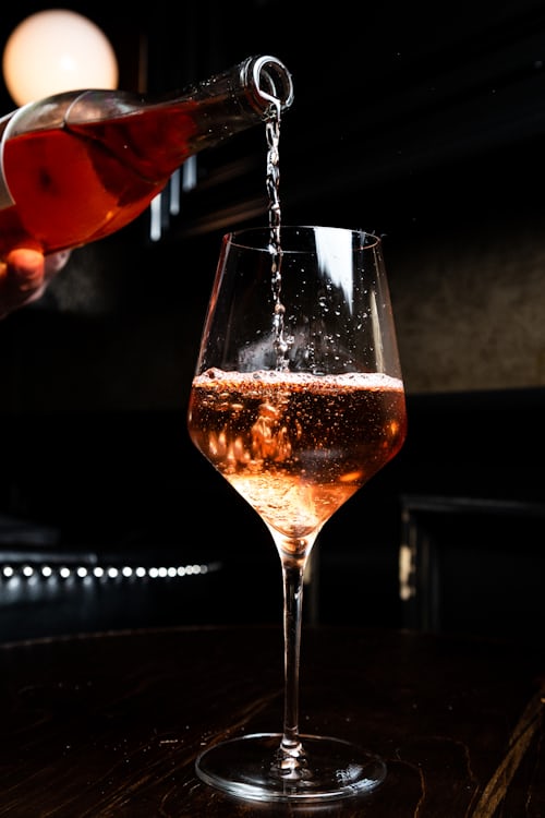 Le vin pour accompagner la dégustation d'une tisane
